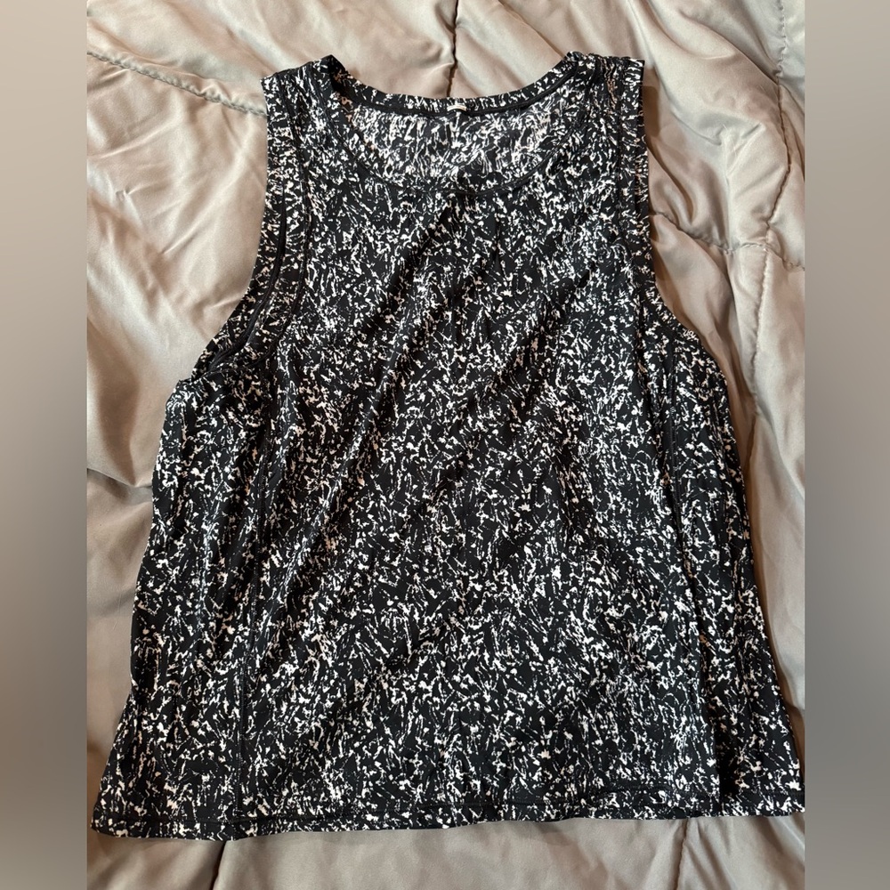 Lululemon Athletica Black and White Sleeveless Tank Top